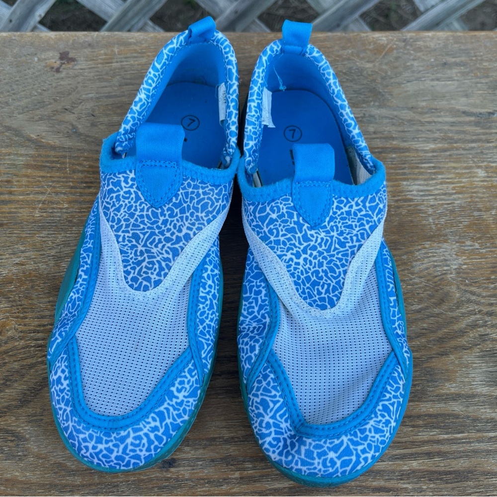 LAGUNA Blue and White Slip-On Water Shoes for Aquatic Adventures size 7 women